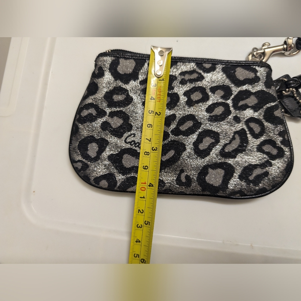 Coach Wristlet Animal Print - Picture 11 of 11